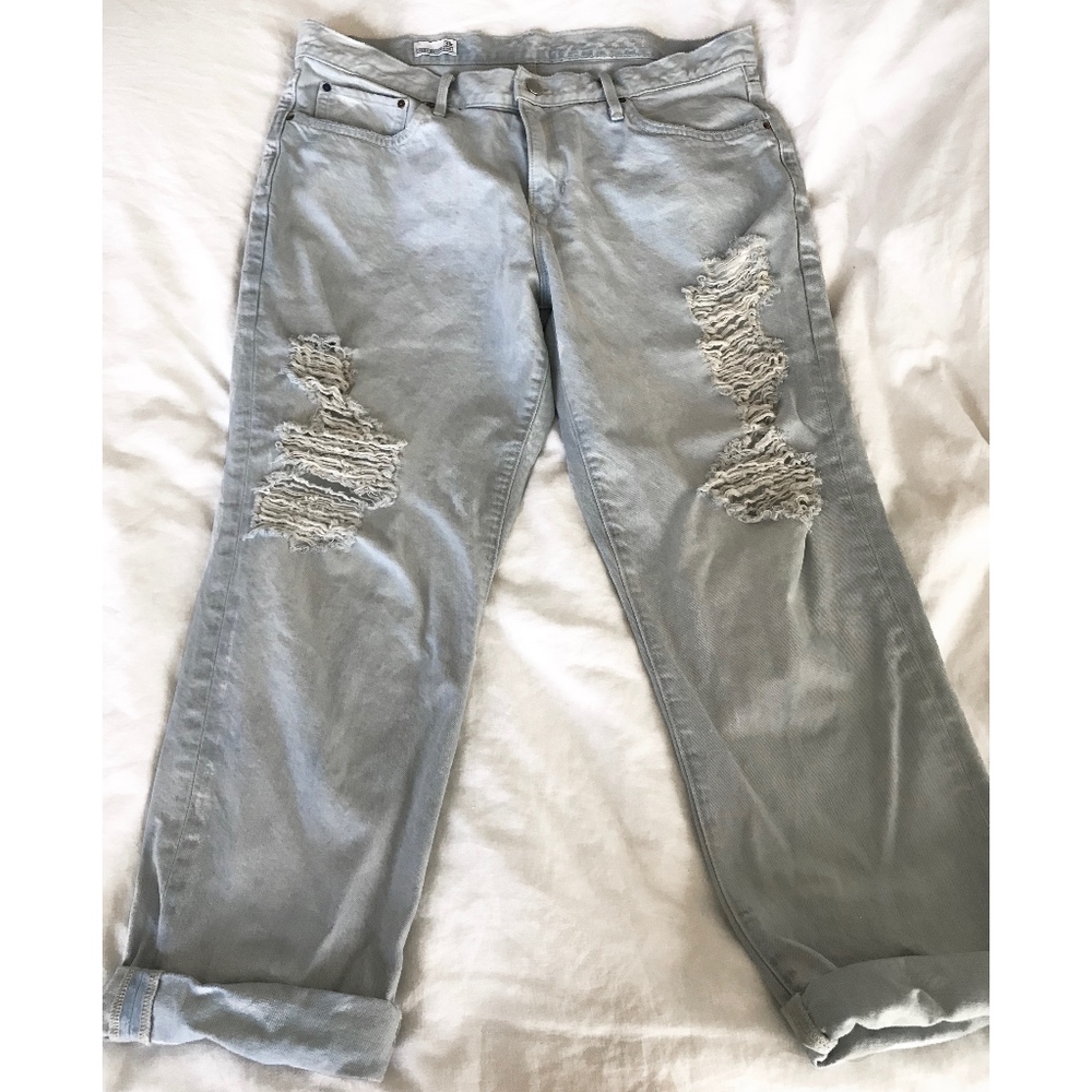 GAP Sexy Boyfriend Destroyed Jeans Size 31R